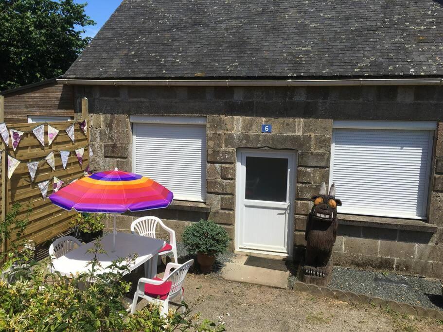 Detached Cottage On The Edge Of Town Plumeliau-Bieuzy Exterior photo